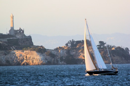 SAILING ALCATRAZ 