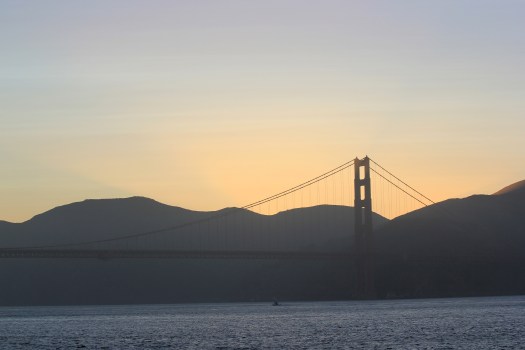 SUN SET ON THE GOLDEN GATE BRIDGE